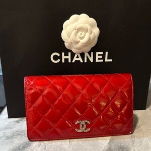 Red CHANEL Long Wallet - Red Patent Leather